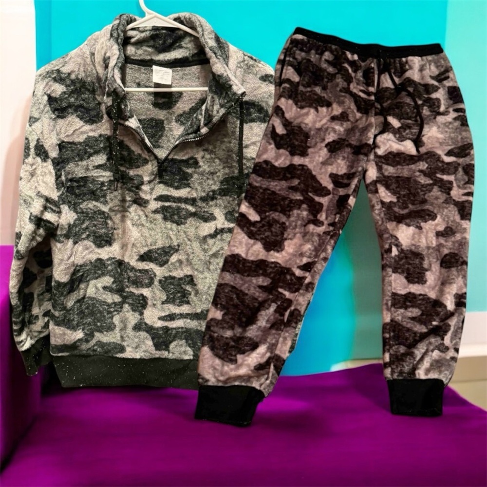 Camouflage Pullover and Joggers Set top MEDIUM bottoms LARGE